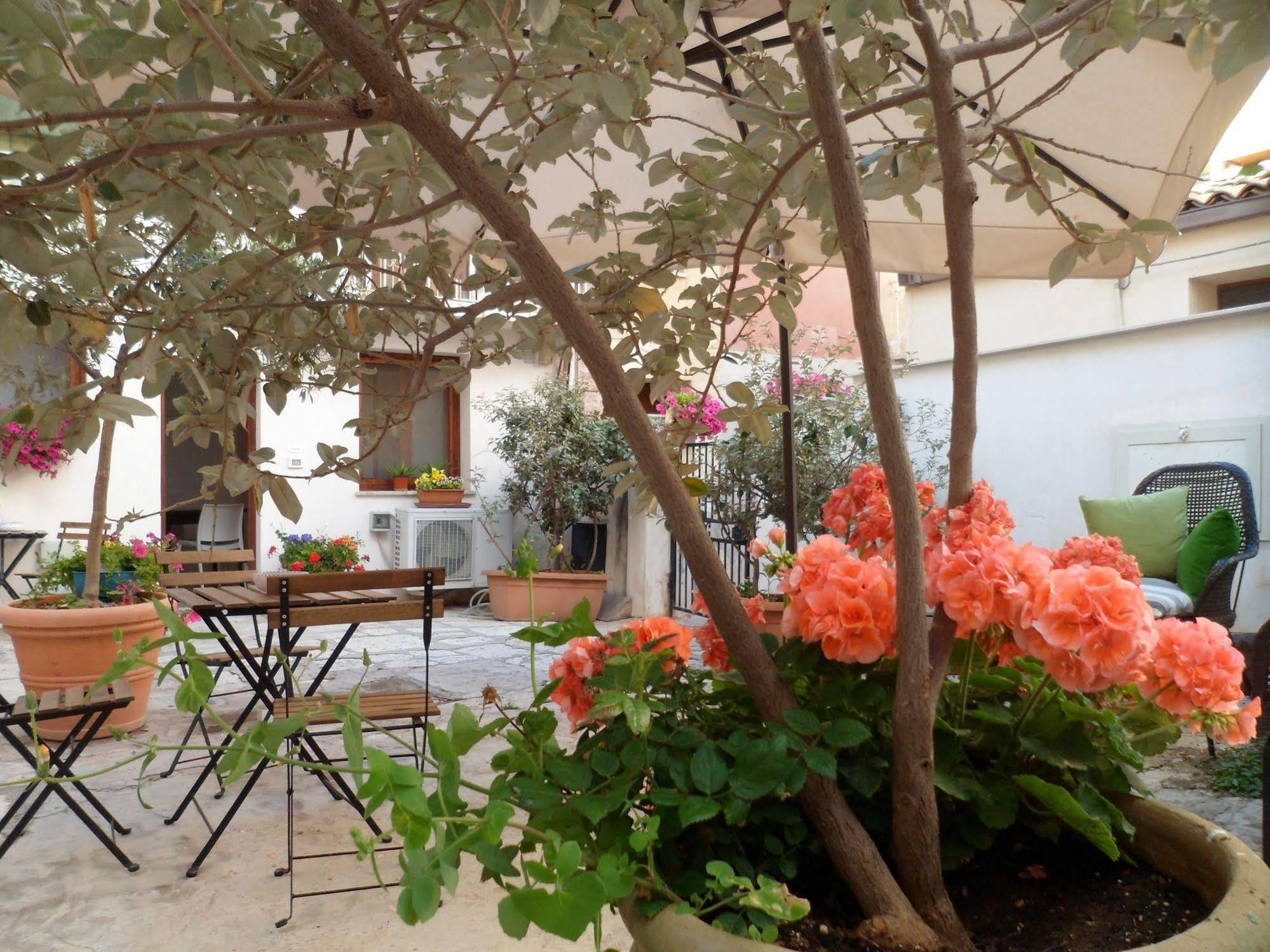 Cortile Antico Lejlighedshotel Trapani Eksteriør billede