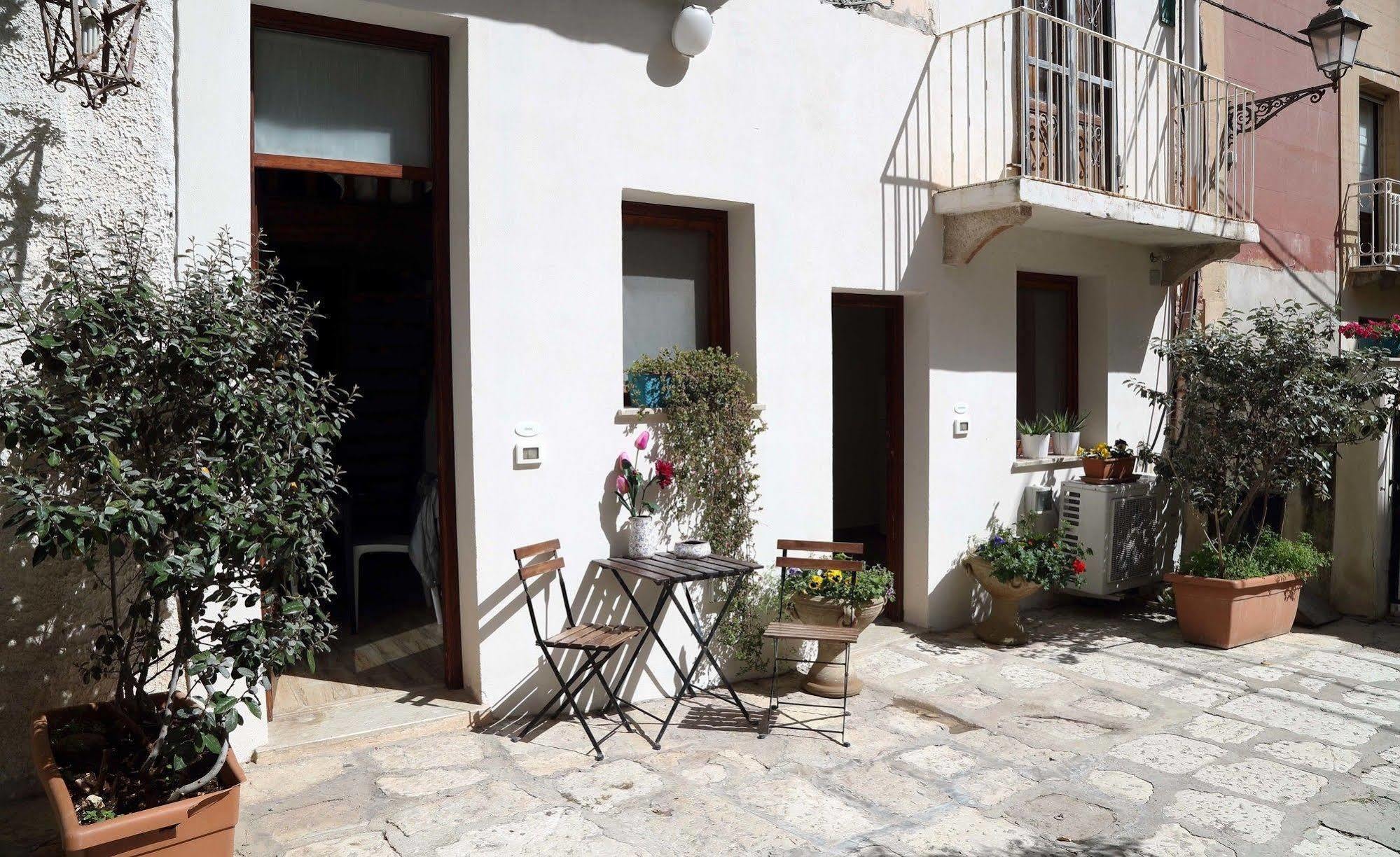 Cortile Antico Lejlighedshotel Trapani Eksteriør billede